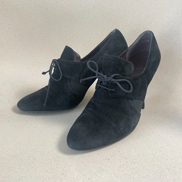 Pre-Loved STUART WEITZMAN Black Suede Pumps / Lace-up Heels - Size 7.5 - Picture 6 of 12